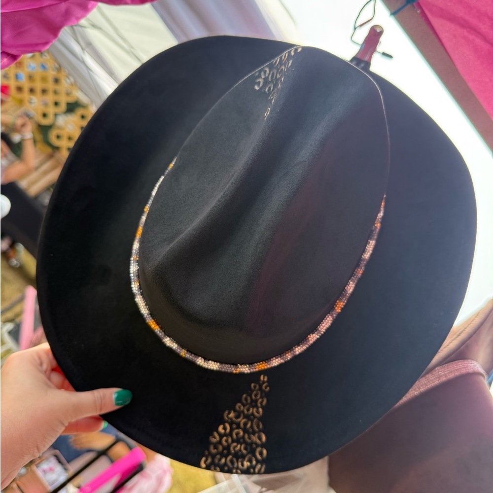 Elegant Black Rancher Hat with leopard accent!